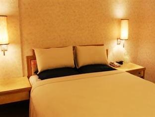 Asia Emperor Hotel Тайнан Екстериор снимка