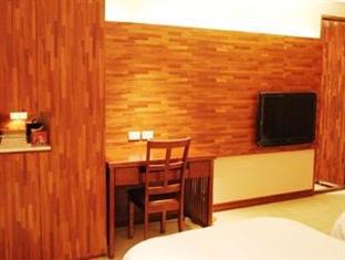 Asia Emperor Hotel Тайнан Екстериор снимка
